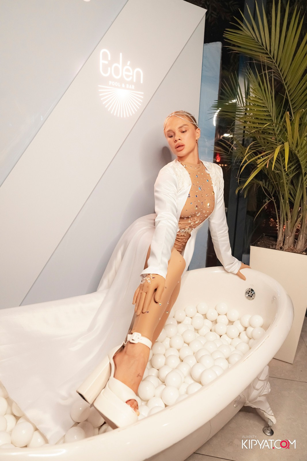 EDEN POOL & BAR. КИПЯТКОМ АЛМАТЫ!