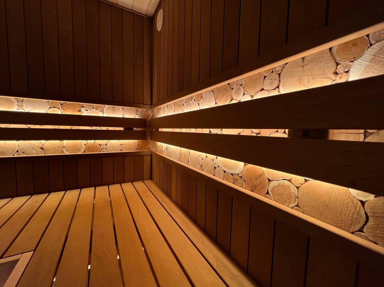 Неправильная форма помещения- не недуг, а преимущество. Парная в Александровской со стеклянным фасадом- явный тому пример. SaunaTopMasters