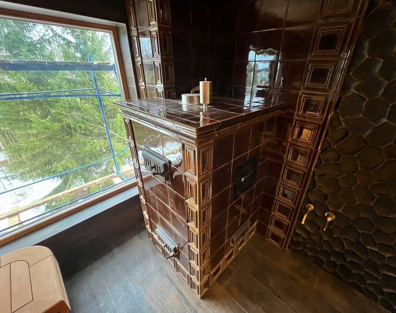 Кодовое название- Чешуя. Баня на берегу Суходольского озера выполнена для MBSaun и получила свое название за уникальные 3D панели. SaunaTopMasters