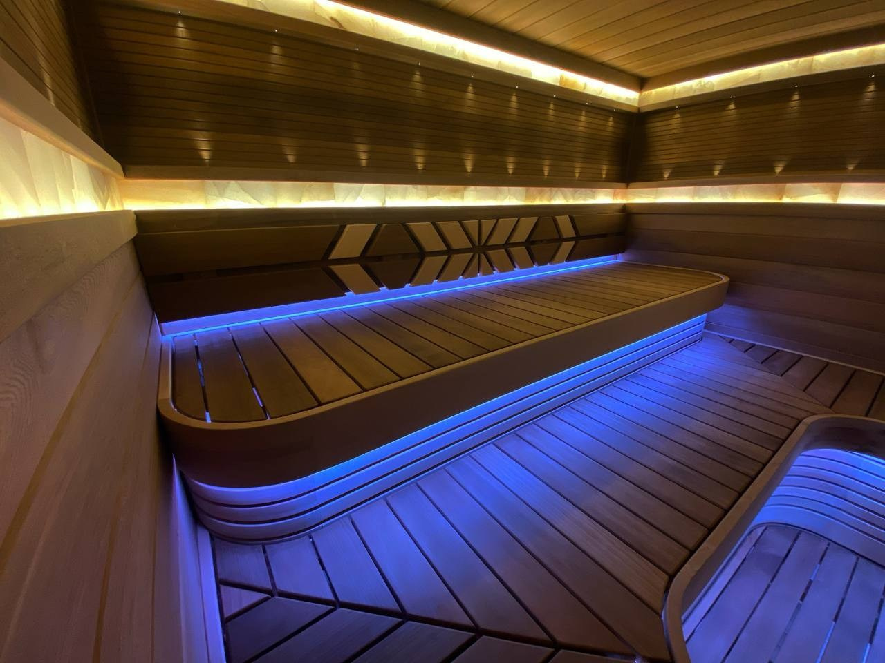 Реновация парной в МО: тёплая ольха, стильная термоотделка, сияние оптоволокна и солевые линии в изысканном дизайне. SaunaTopMasters