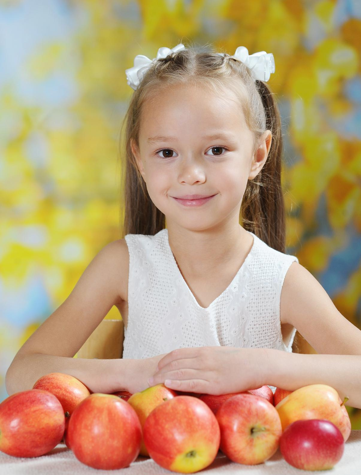 Яблочки. Детский портрет