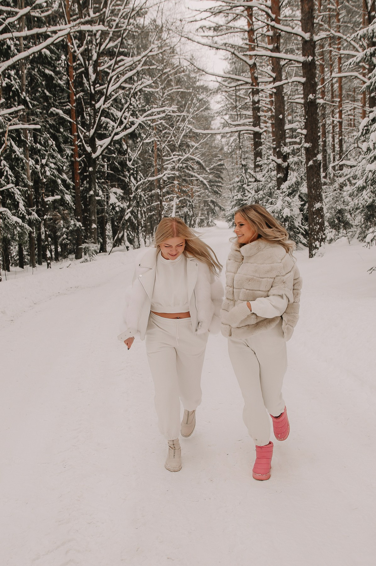 Friends stories_Наташа и Кристина. Свадебный и семейный фотограф в Минске Яна Новак