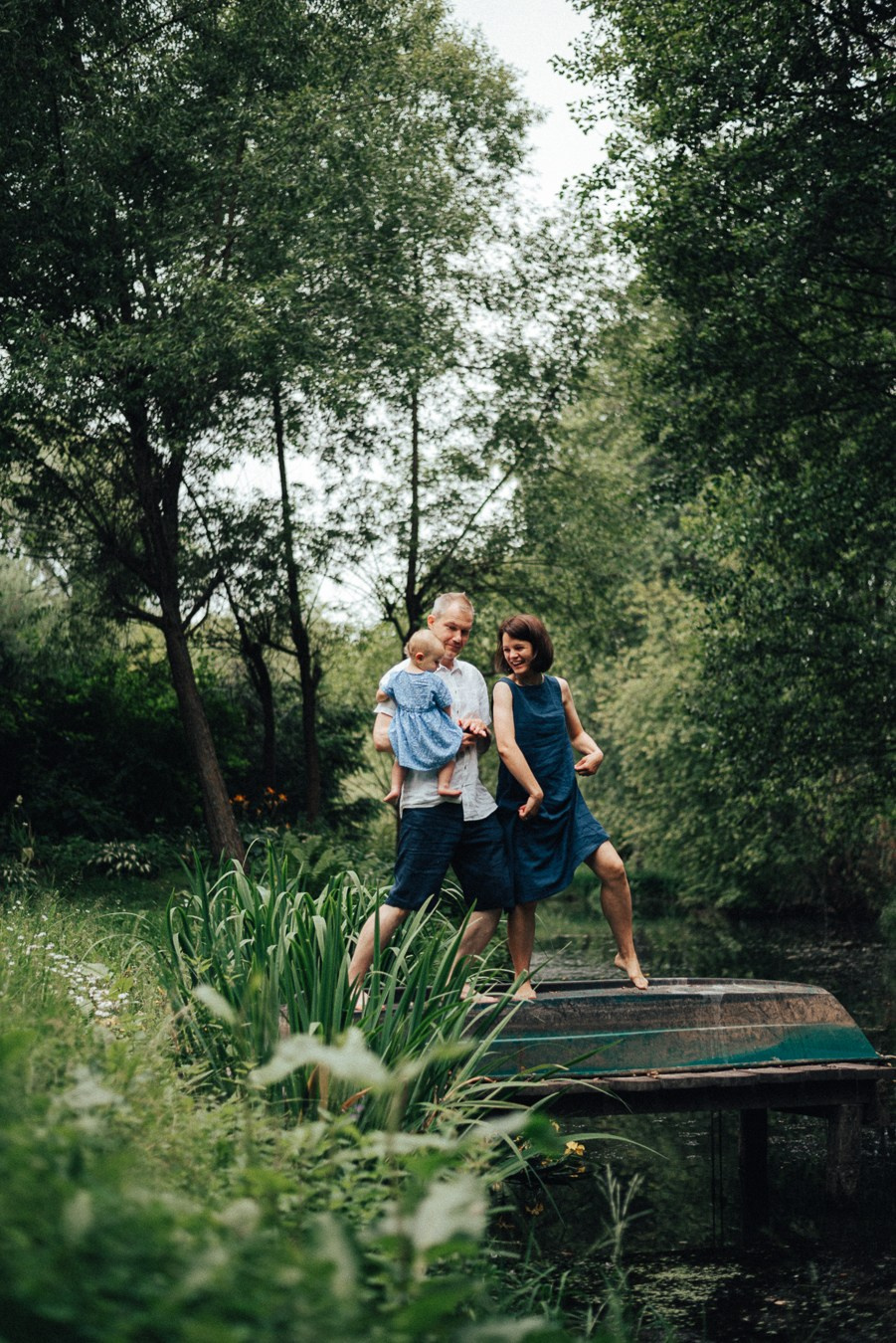 Коля, Ксюша, Саша, Андрей, Кира и бабушки | на даче