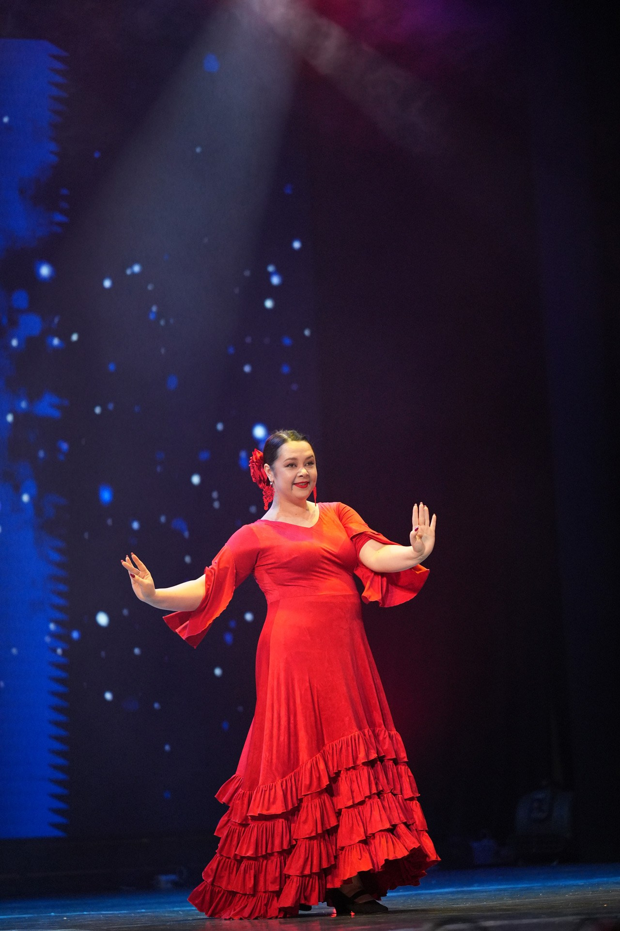 Зажигательный танец, настроение концерта