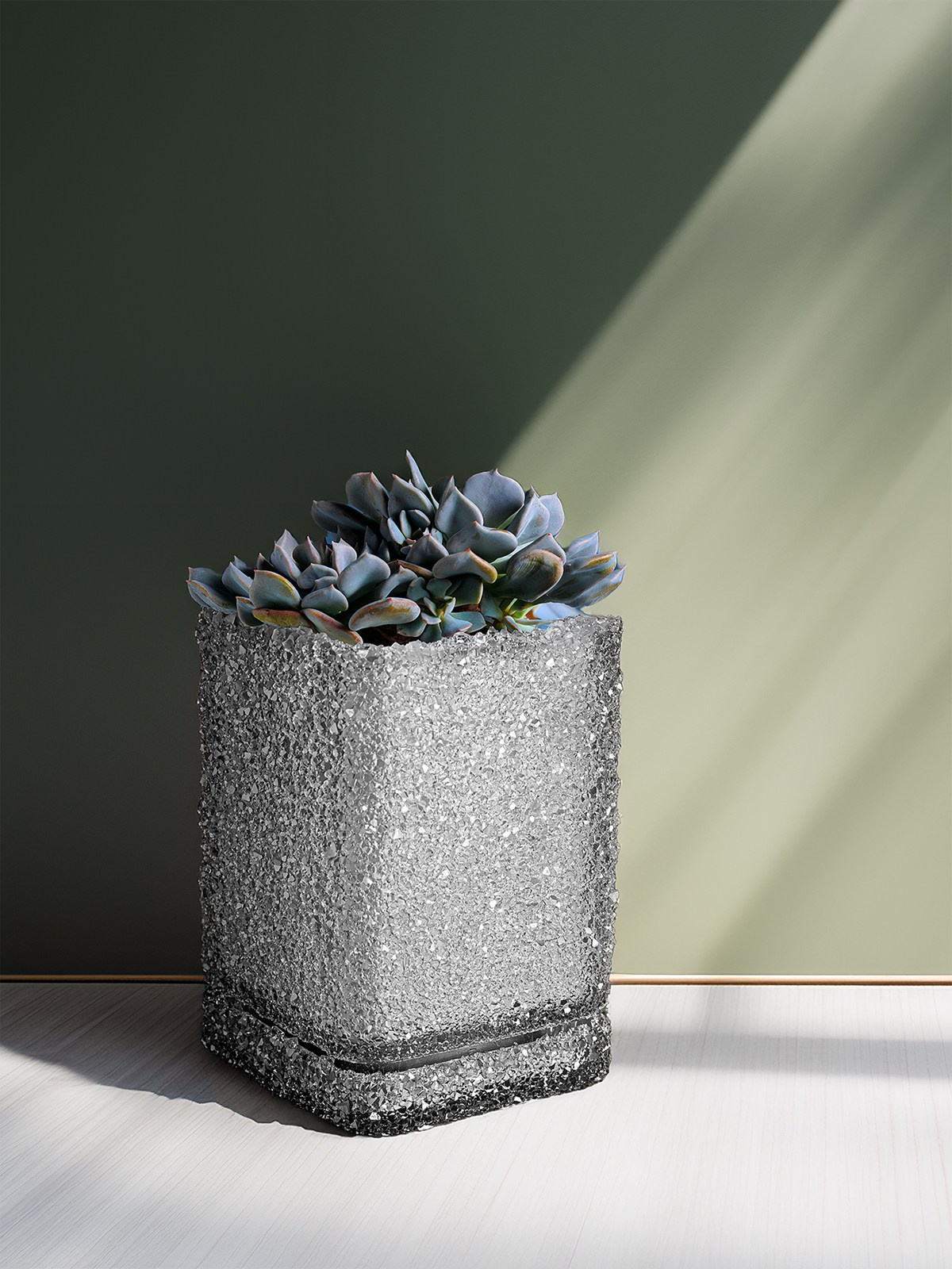 Съемка дизайнерского горшка с цветами на зеленом фоне Казань