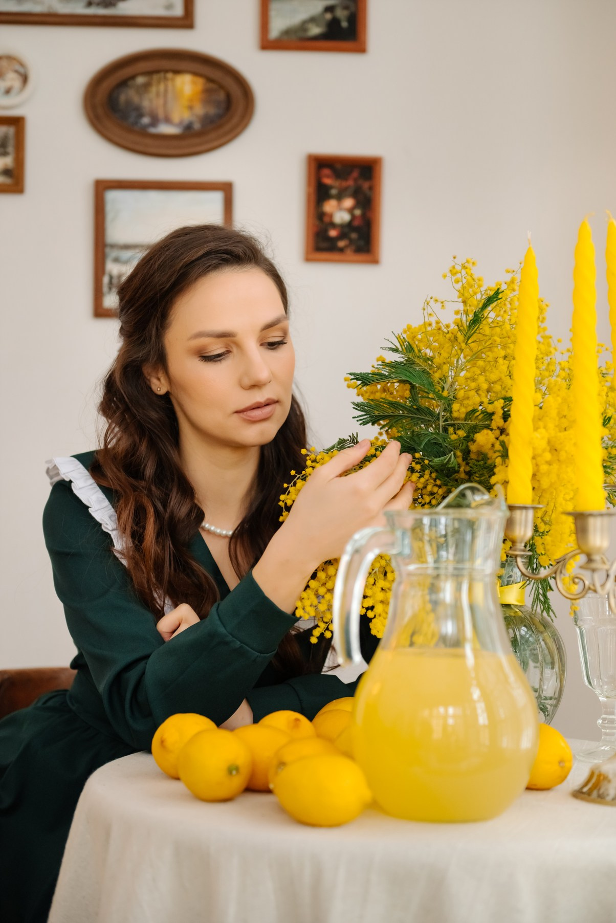 Анастасия с мимозой. Свадебный и сеейный фотограф в Санкт-Петербурге Елена Худякова