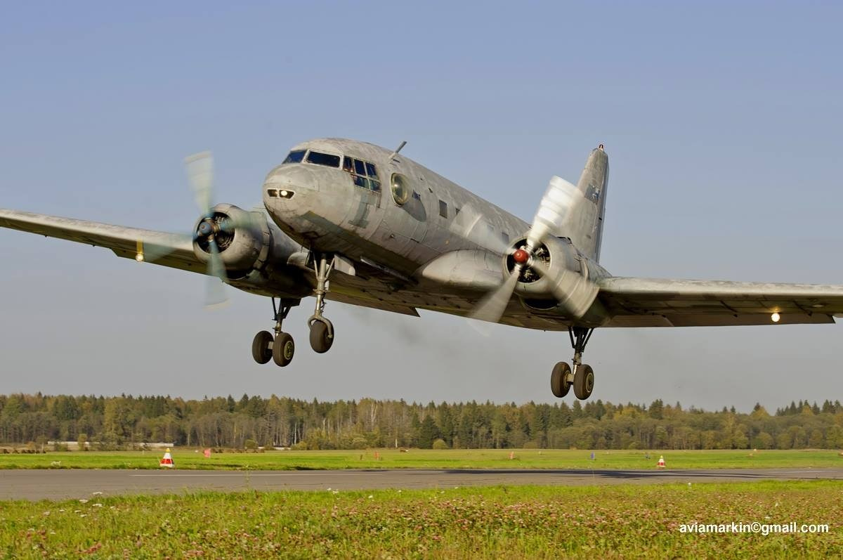 Ил-14Т «Голубая Мечта». Фотоальбом показывающий увлекательный мир авиации и мир медведей Андрея Иванова