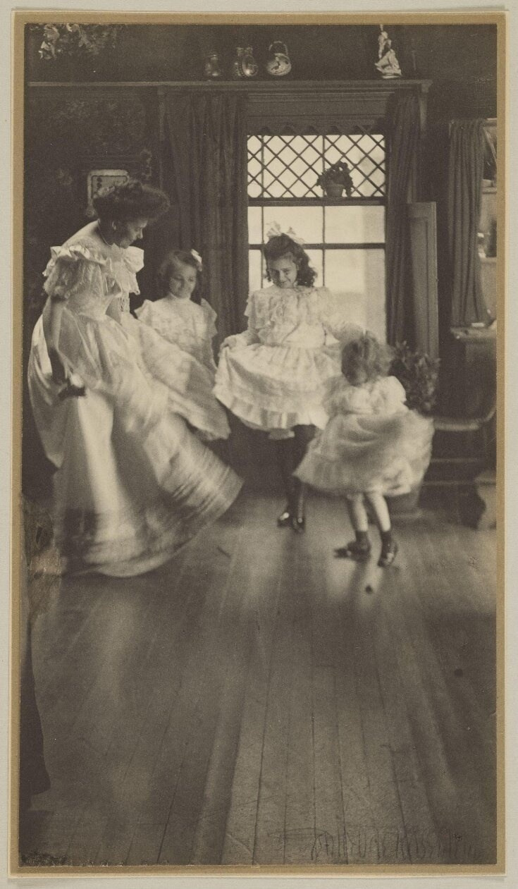 фотография материнства и семьи в работах Гертруды Кезебир