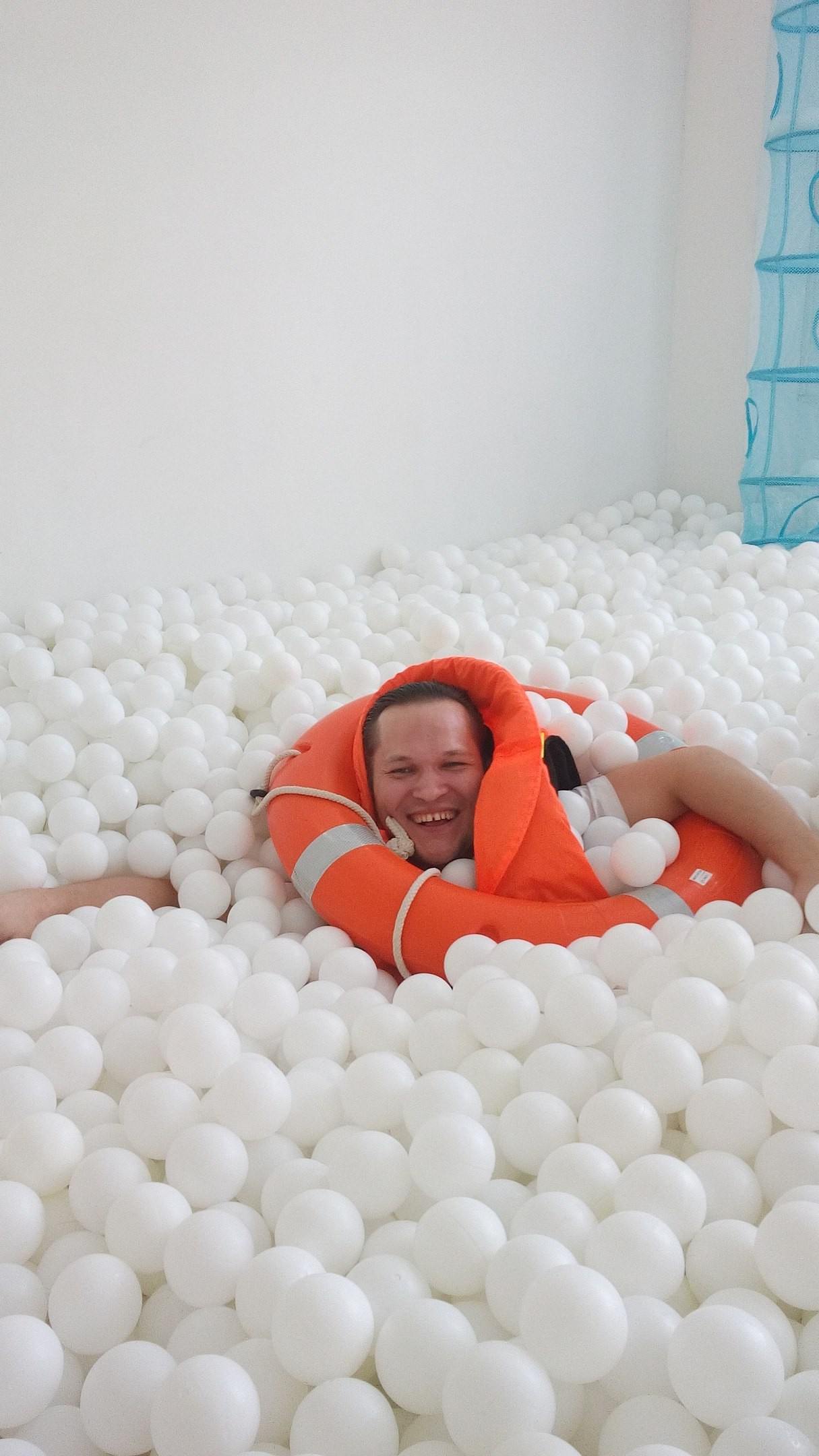 Сухой бассейн H2Ball |12.03.2017. Галерея Фантим