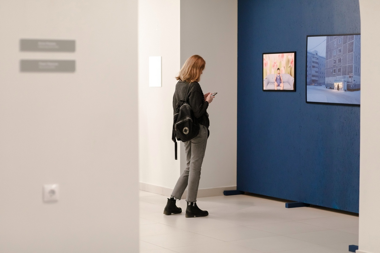 Curatorial and jury work for the Makers of Siberia Photo Prize exhibition in Om…. Елена Аносова — художница и исследовательница, куратор и лектор