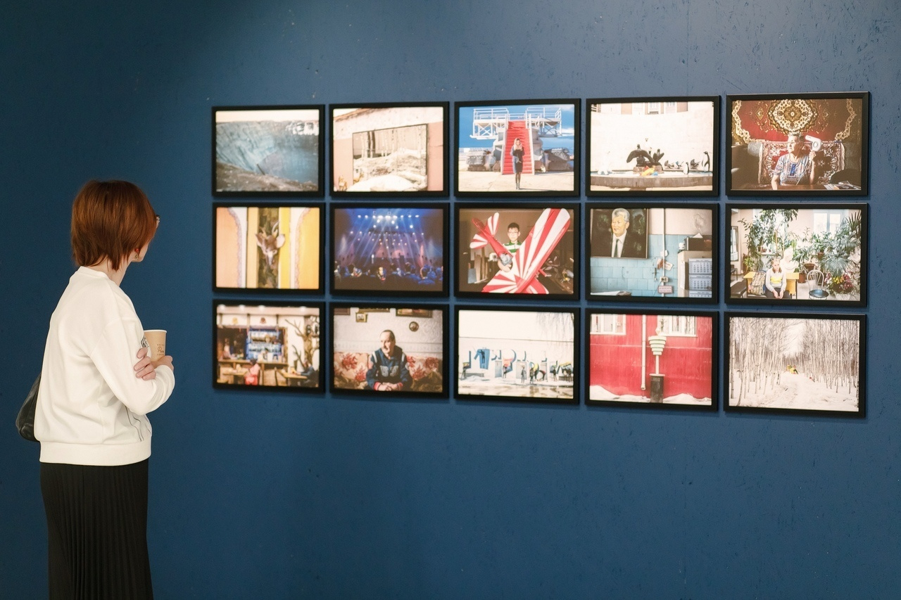 Curatorial and jury work for the Makers of Siberia Photo Prize exhibition in Om…. Елена Аносова — художница и исследовательница, куратор и лектор