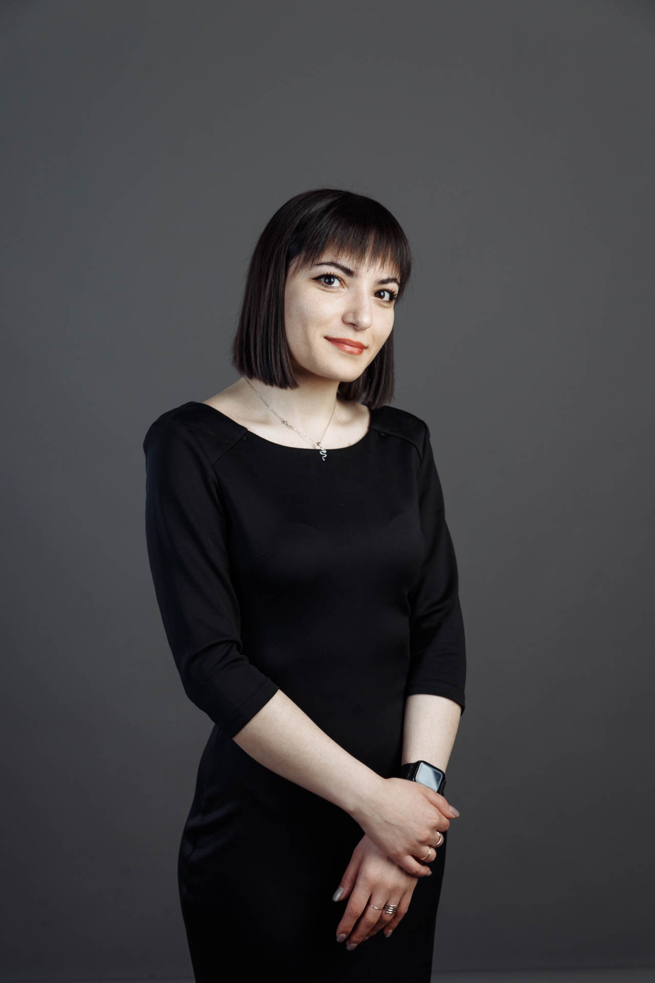 Бизнес-портреты сотрудников для сайта страховой компании InsFamily. Событийный фотограф Максим Бескоровайновнов