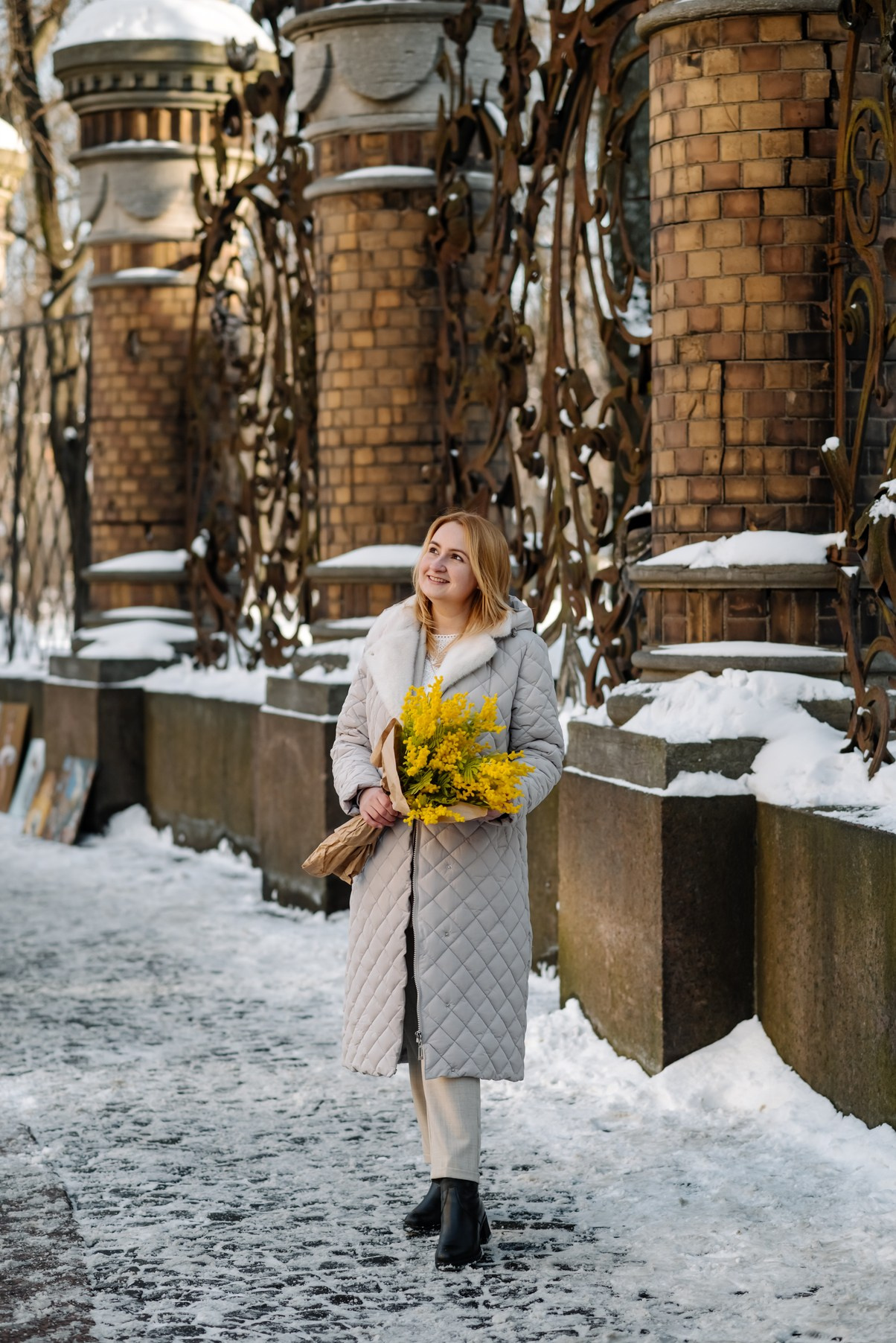 Прогулка с цветами по улицам и каналам. Свадебный и семейный фотограф в Санкт-Петербурге Елена Худякова