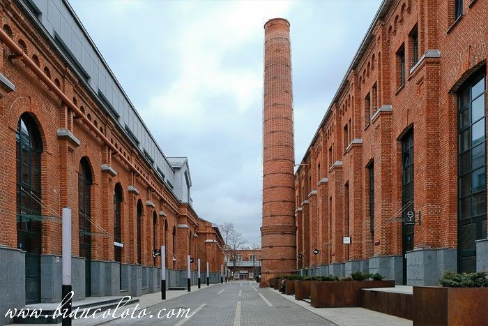 Локация для фотосессии на улице — старинный двор Москвы