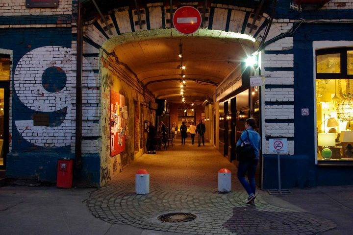 Фотосъемка у московского дома — колонны и балконы