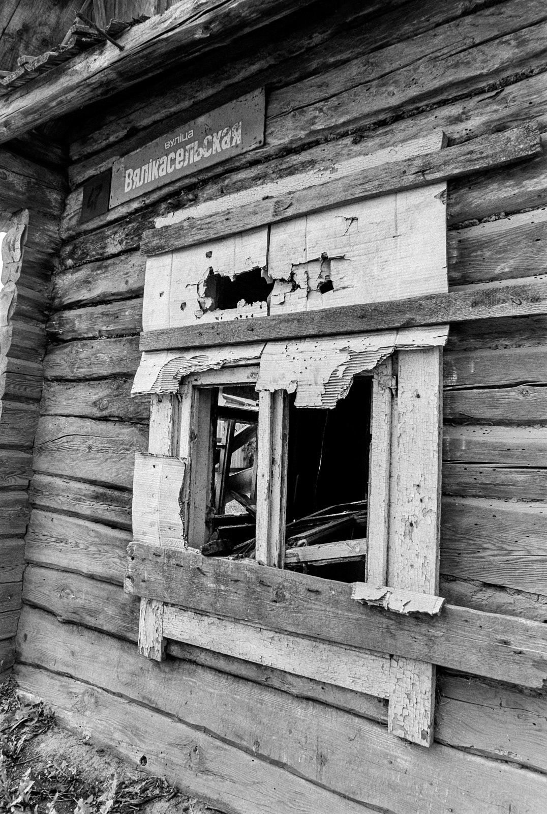 Заброшенный дом. Плёнка ILFORD FP4+