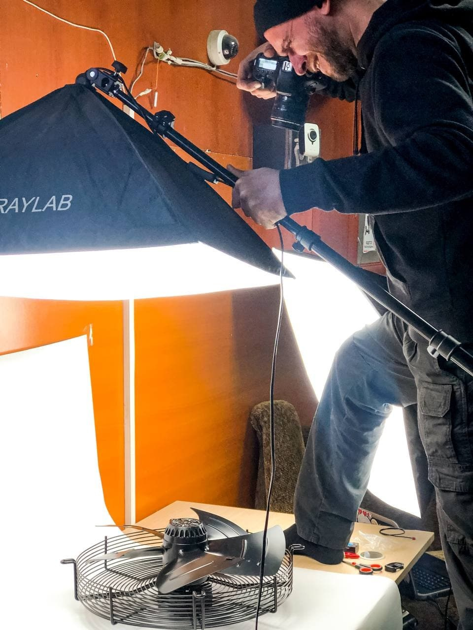 Backstage. Предметный фотограф в Симферополе Антон Катунин