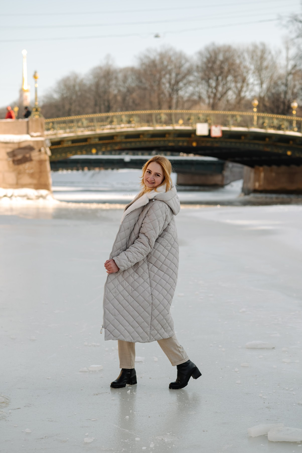 Прогулка с цветами по улицам и каналам. Свадебный и семейный фотограф в Санкт-Петербурге Елена Худякова