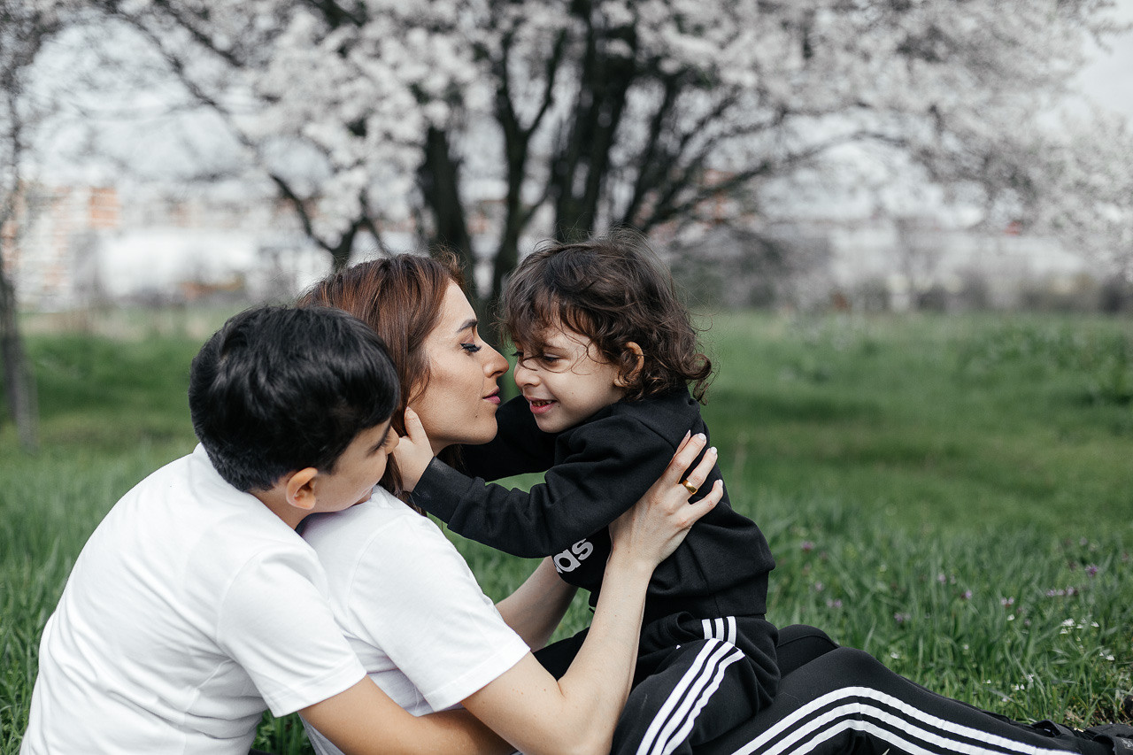 Семейная фотосессия в цветении. Свадебный, семейный, brand фотограф в Краснодаре Макарова Ксения