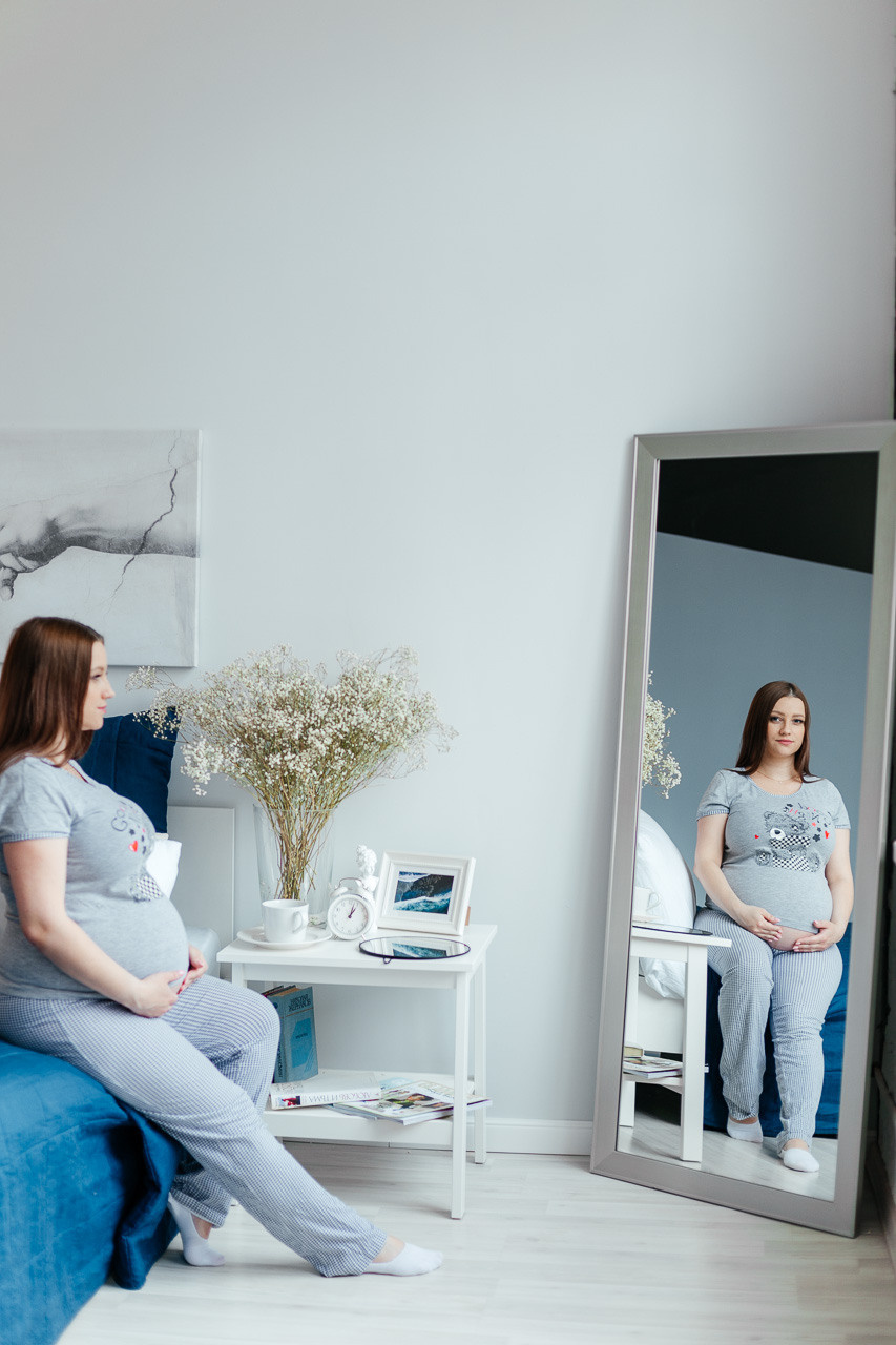 Фотосессия беременности в студии для Виктории и ее семьи. Свадебный, семейный, brand фотограф в Краснодаре Макарова Ксения