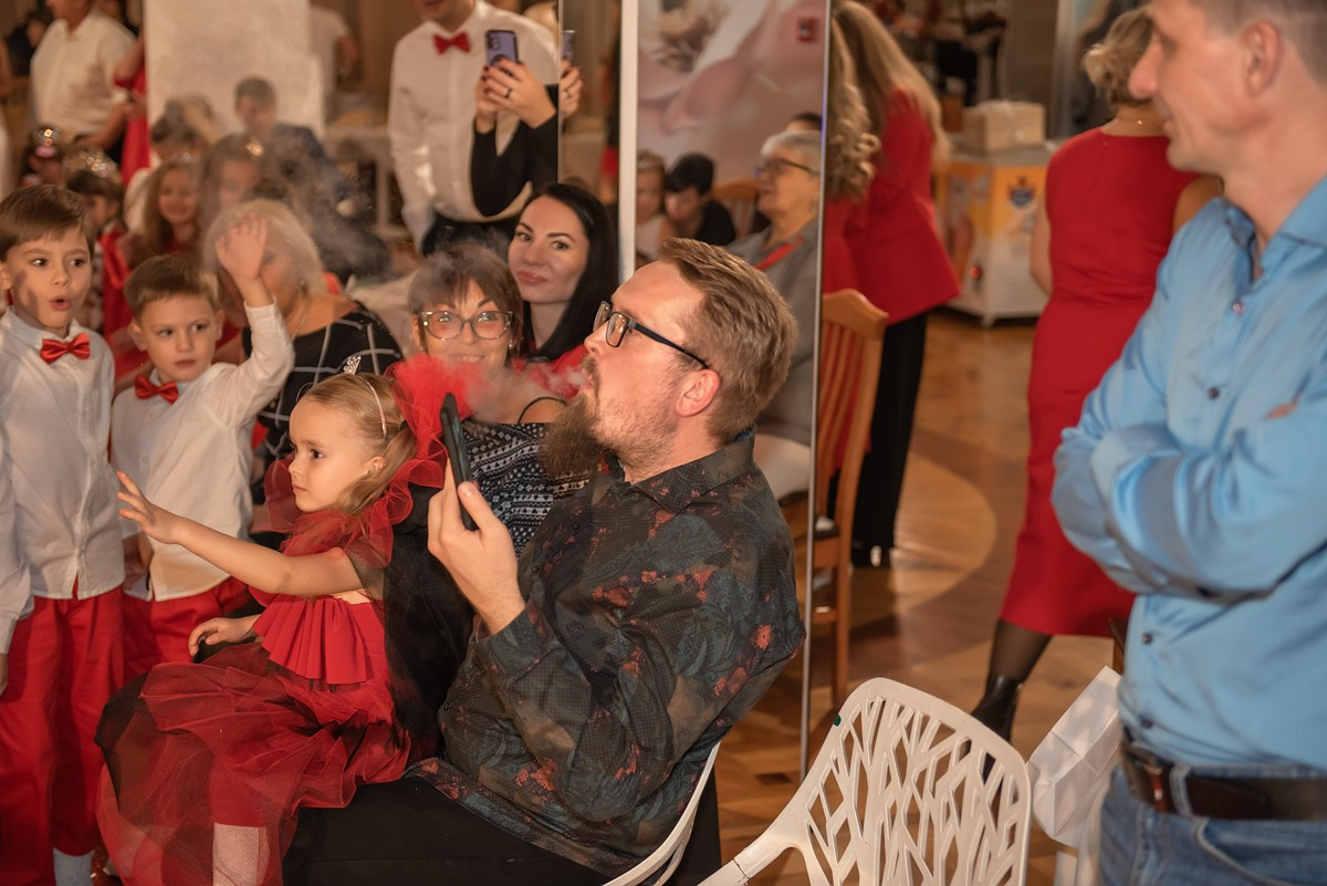Выпускной в детской школе моделей HAPPYkids 2024. Семейный и коммерческий фотограф в Сочи Александр Бодунов
