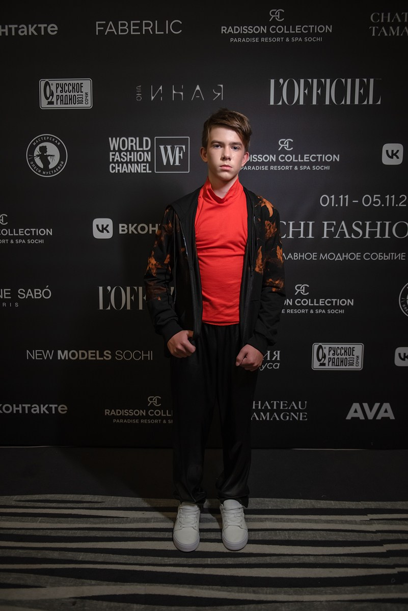 SochiFashionWeek2024 дизайнер Анохина Светлана. Семейный и коммерческий фотограф в Сочи Александр Бодунов