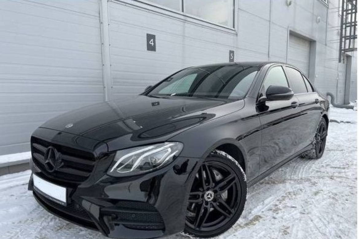 Фотосессия в Mercedes-benz e-class. Fashion & Boudoir