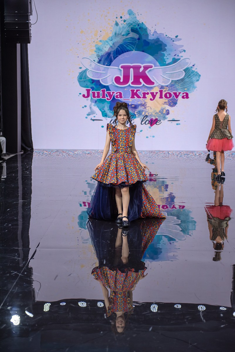 SochiFashionWeek2024 дизайнер Юлия Крылова. Семейный и коммерческий фотограф в Сочи Александр Бодунов