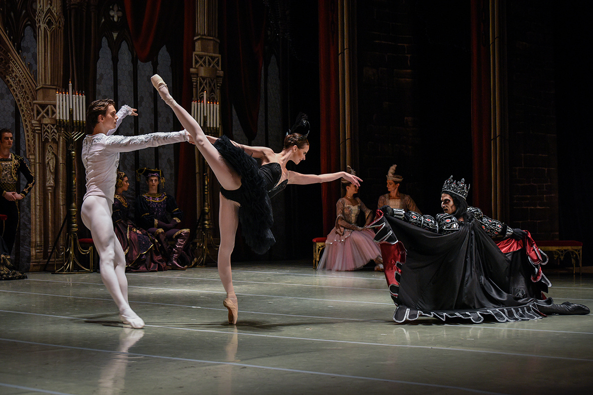 Лебединое озеро в Театре им. Ленсовета‎. Репортажный фотограф в Москве и Санкт-Петербурге Артем Лунев