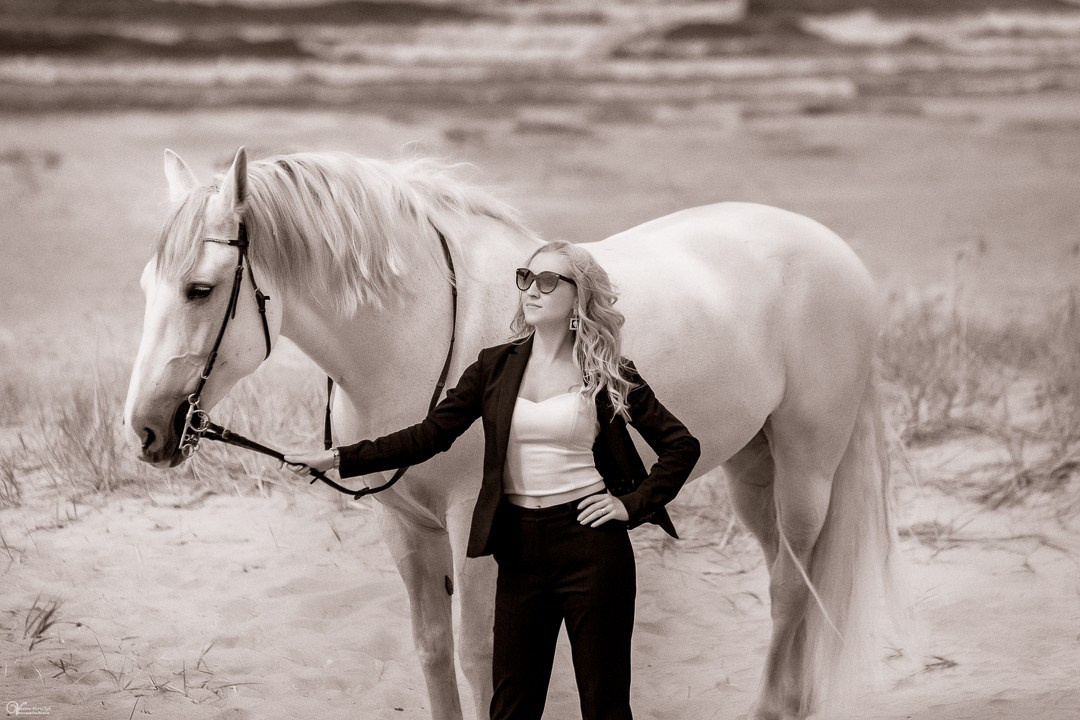 Фотосессия с белой лошадью СПБ. Фотограф женский и мужской портрет Санкт-Петербург