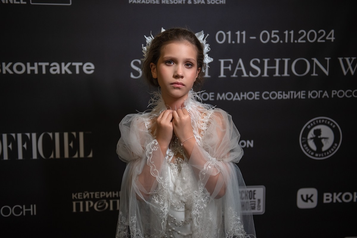 SochiFashionWeek2024 дизайнер Анохина Светлана. Семейный и коммерческий фотограф в Сочи Александр Бодунов