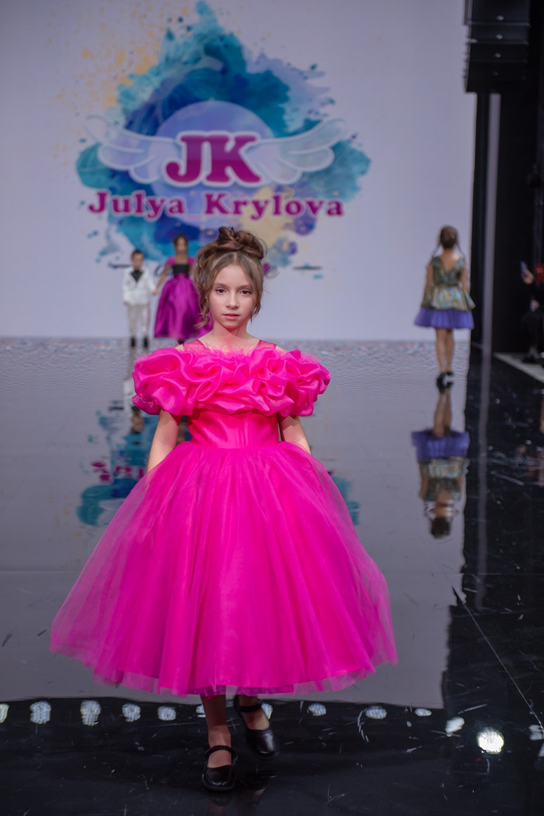SochiFashionWeek2024 дизайнер Юлия Крылова. Семейный и коммерческий фотограф в Сочи Александр Бодунов