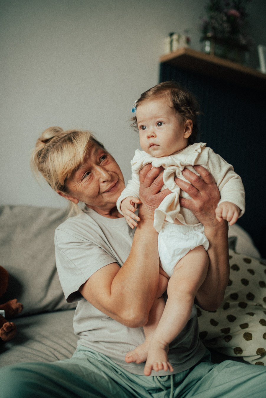 Саша, Катя, Мирослава и бабушка | дома