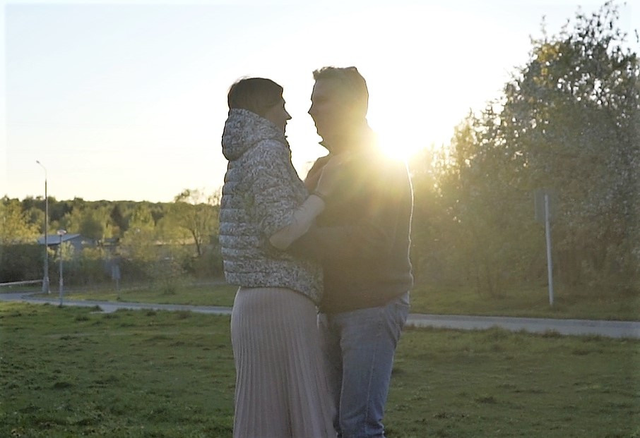 Видеосъемка прогулки в яблоневой саду весной. Видеограф Осинина Татьяна — видеосъемка в Москве