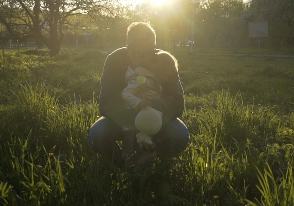 Видеосъемка прогулки в яблоневой саду весной. Видеограф Осинина Татьяна — видеосъемка в Москве