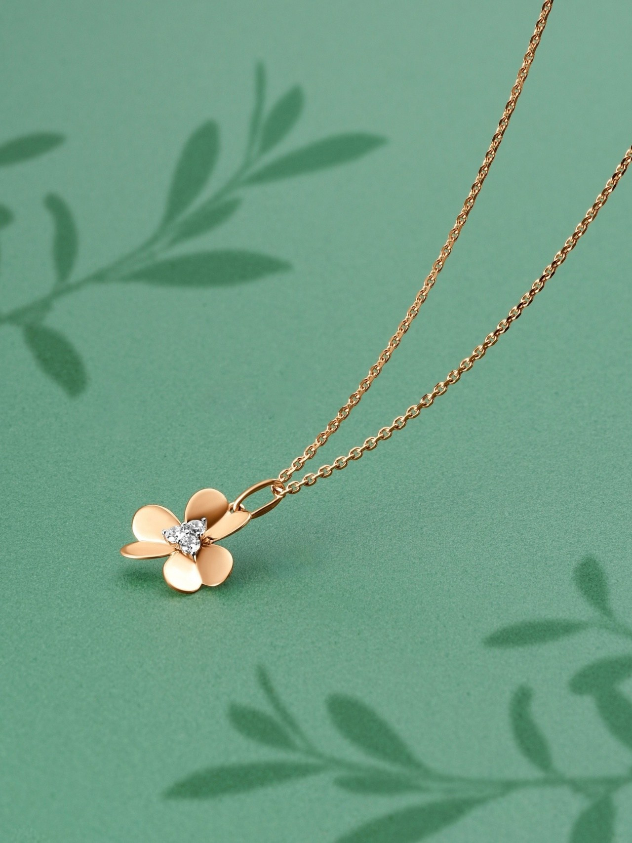 Фотограф ювелирных изделий и бижутерии в Кирове. Предметный фотограф Киров. Съемка для маркетплейсов