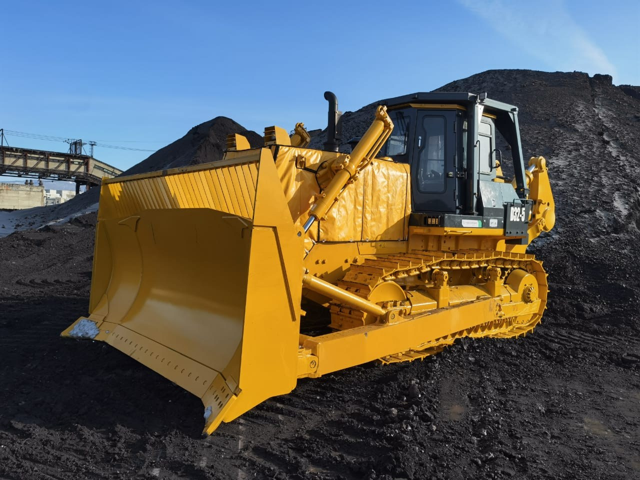 Фото бульдозеры D32-5. Продажа и обслуживание грузовой техники и спецтехники в г. Новосибирск компания СТИ