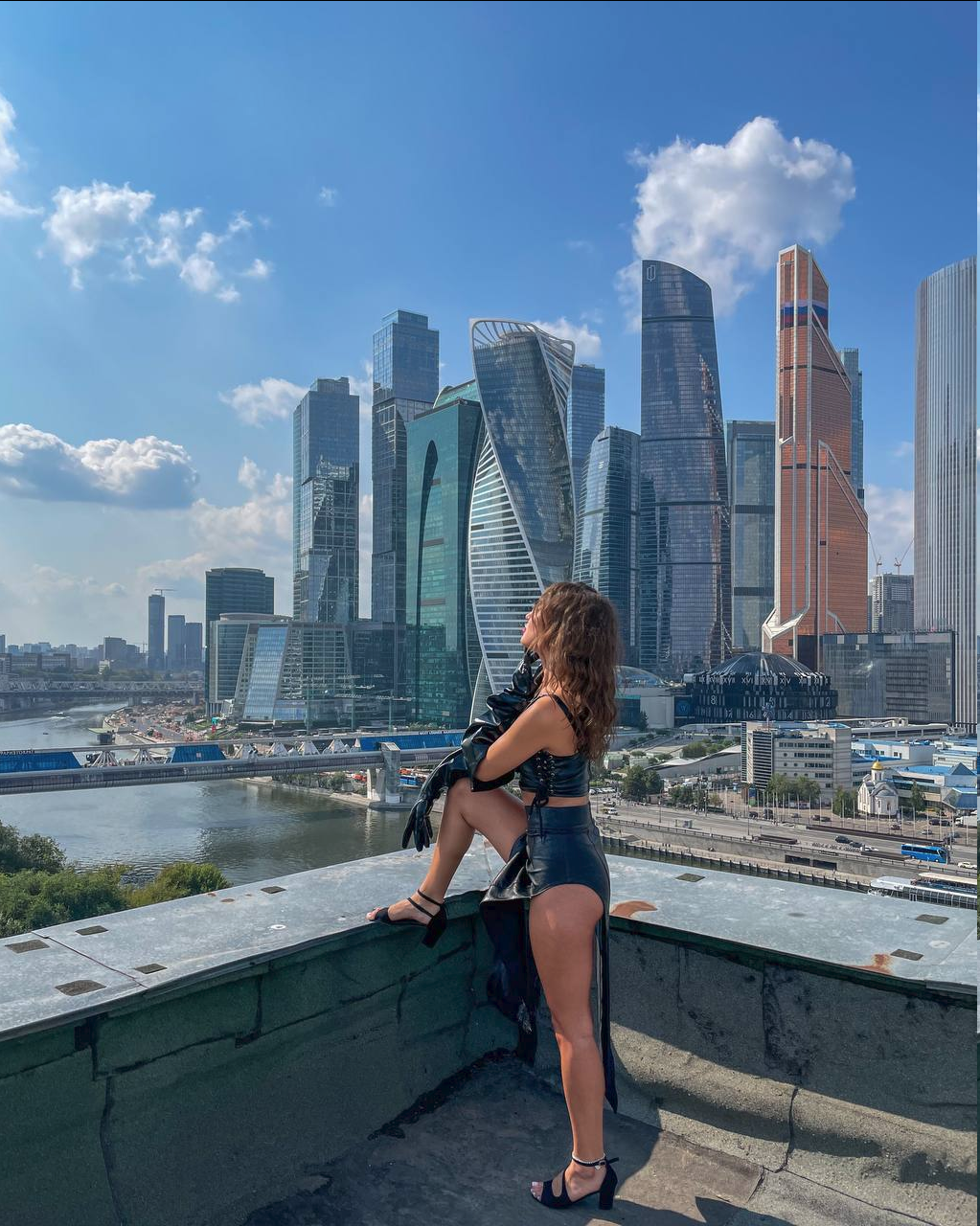 Крыша для фотосессии в Москве — вид на город с высоты