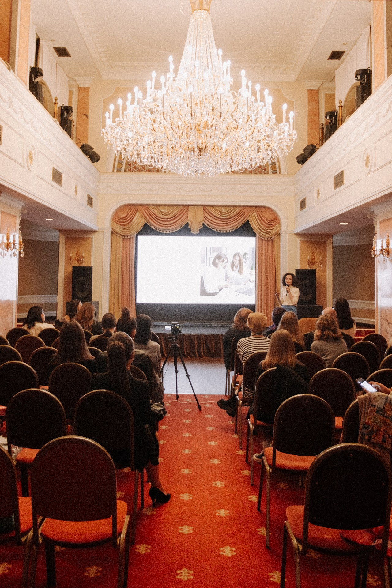 Kamerger Public talk. Home