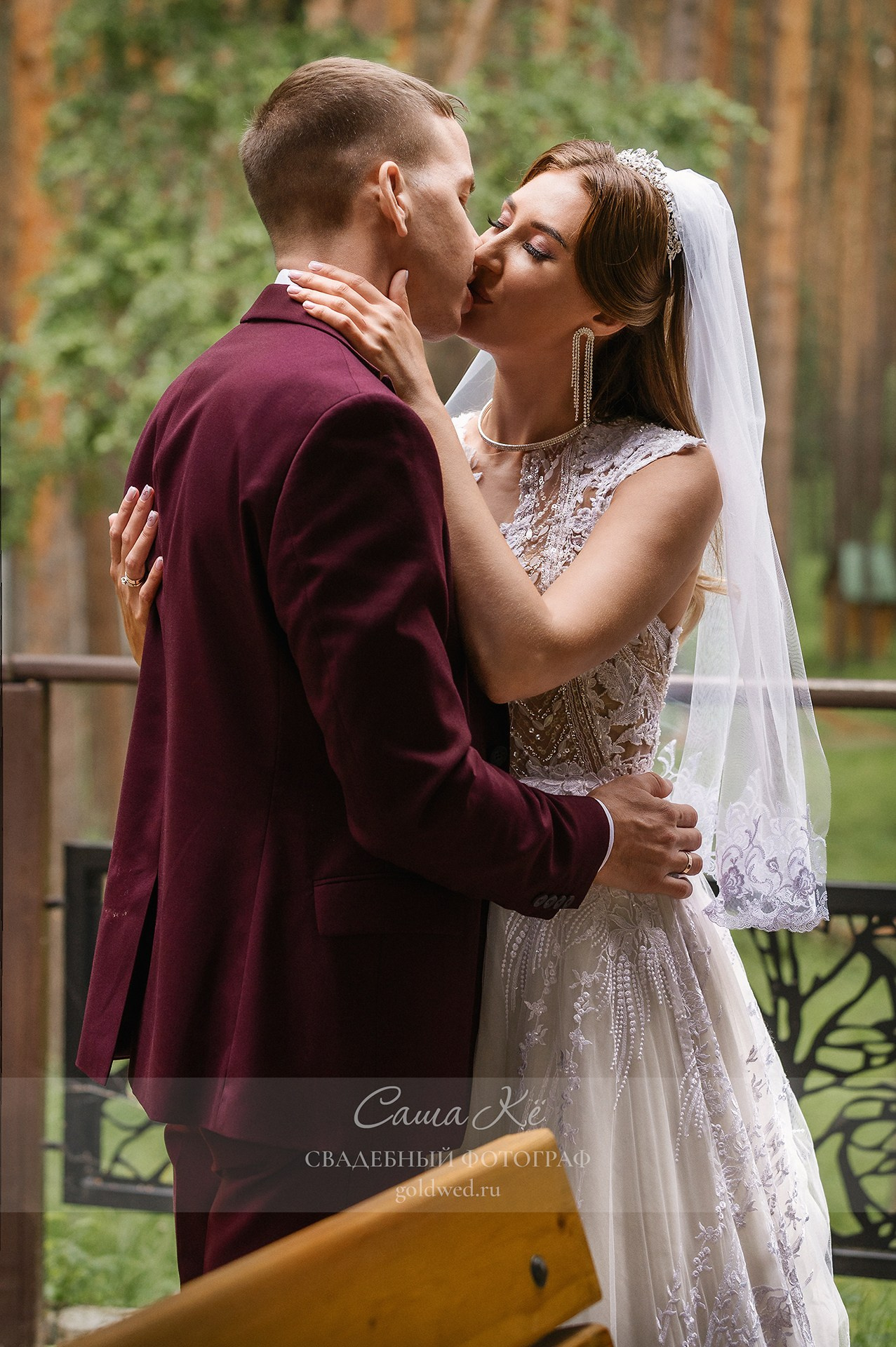 Свадебная фотосессия A&N в дождливую и пасмурную погоду в Новосибирске от профессионального фотографа Саши Кё. Свадебный, семейный и event фотограф в Новосибирске и Новосибирской области Саша Кё