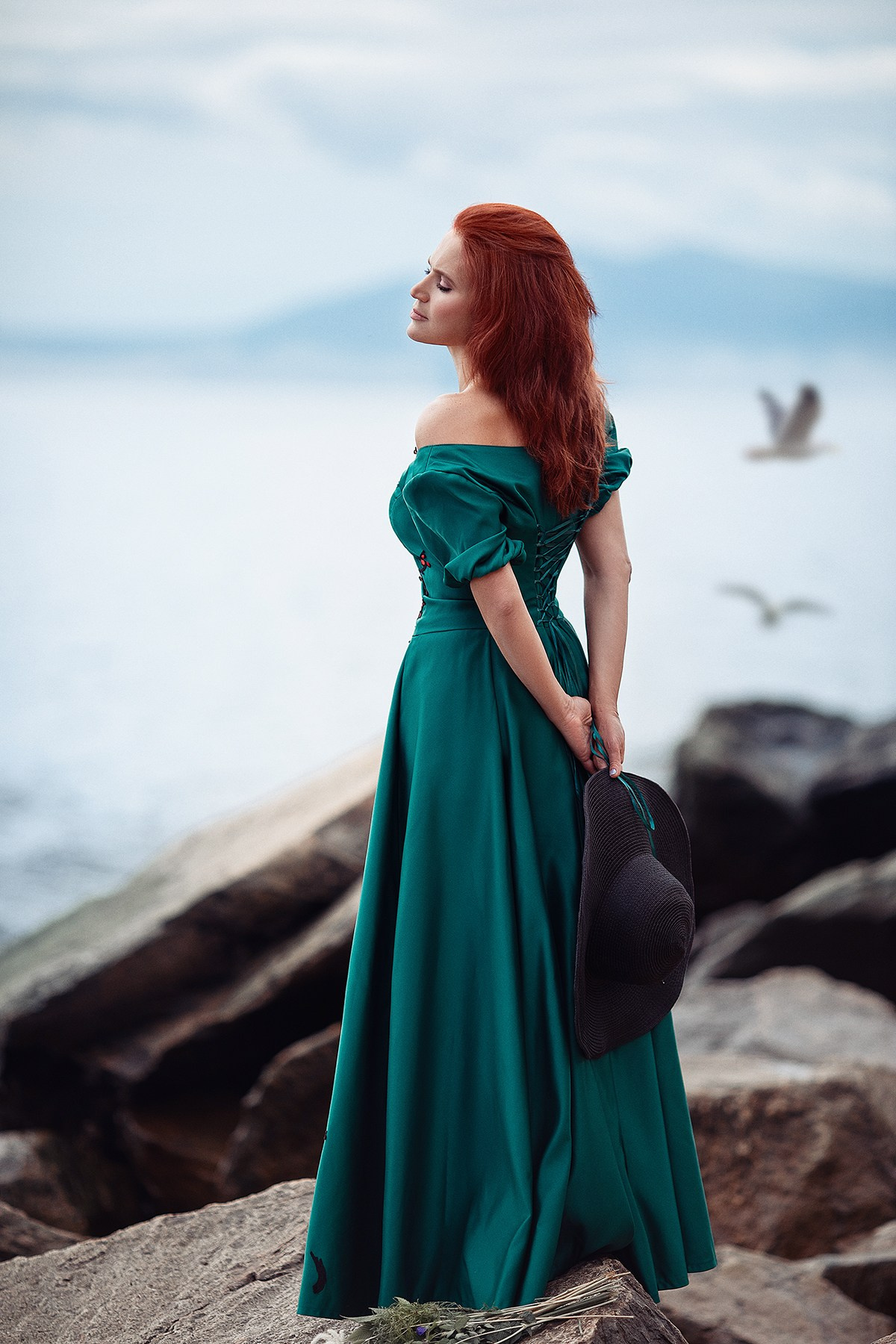Платья из плотных тканей, тяжелые. Фотограф Алёна Яковлева