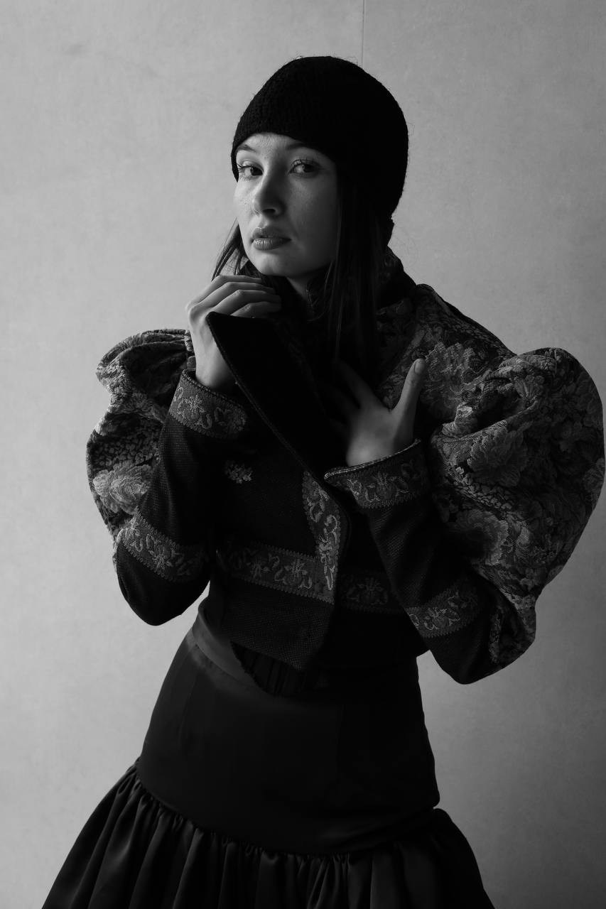 LOOKBOOK. Фешн дизайнер, фотограф, художник Яна Лазарева в Москве