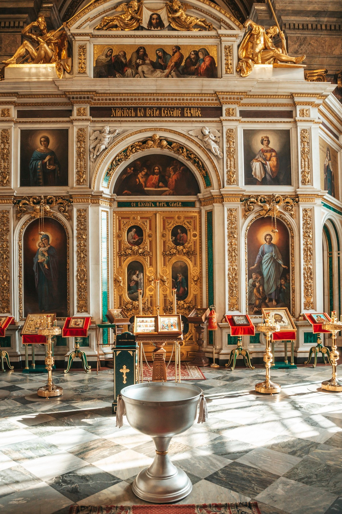 Крещение девочки в Исаакиевском соборе сколько стоит крещение, топ лучших храмов в спб, где провести Крещение девочки, цена крестин в Исаакиевском соборе