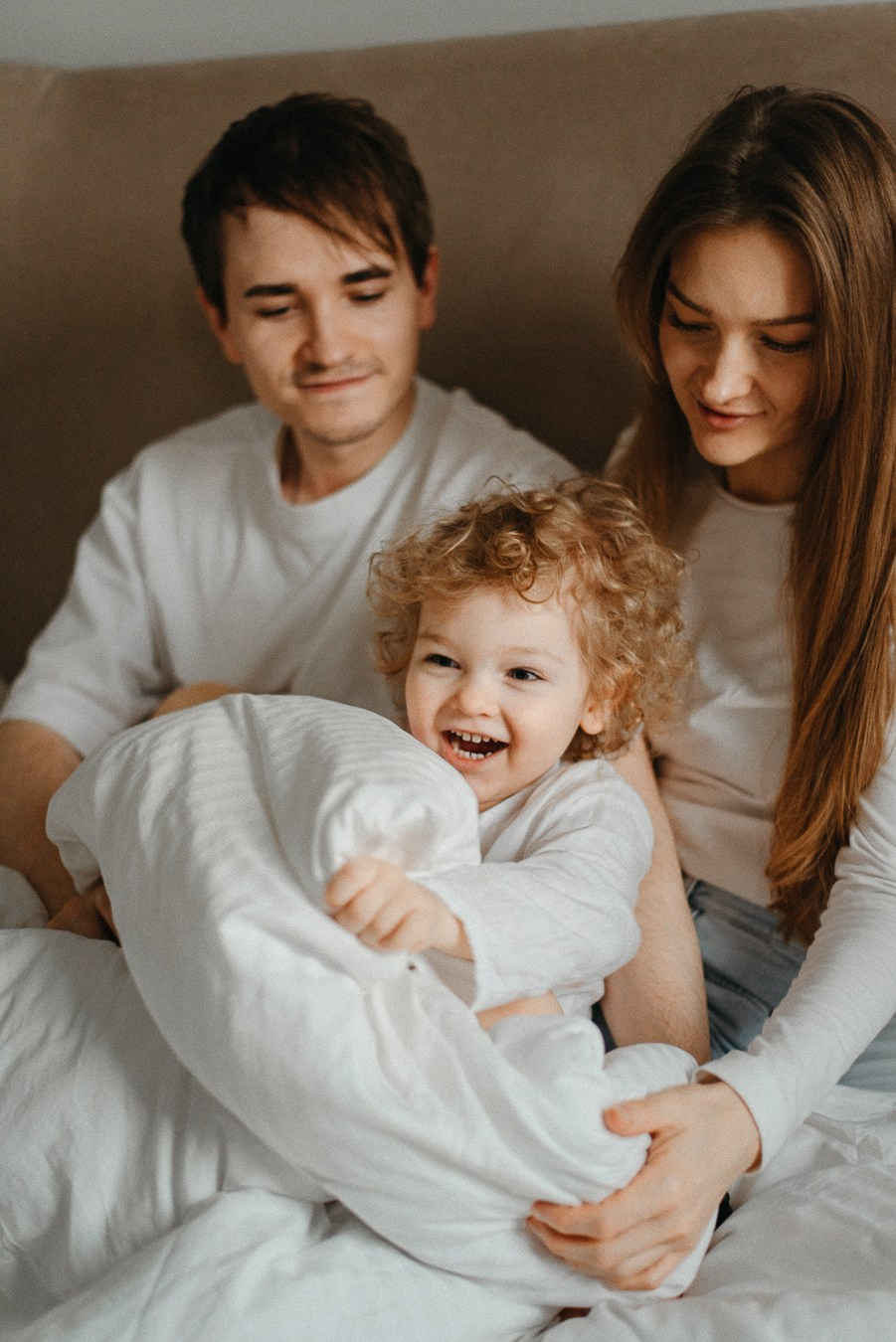 Костя, Яна, Кристина, Леон | дома