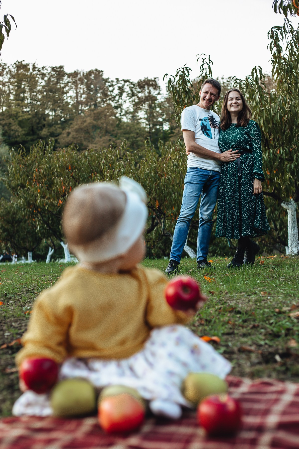 Иван, Ольга и Мира — в персиковом саду. Семейный фотограф Новороссийск, Анапа, Геленджик — Юлия Давыдова