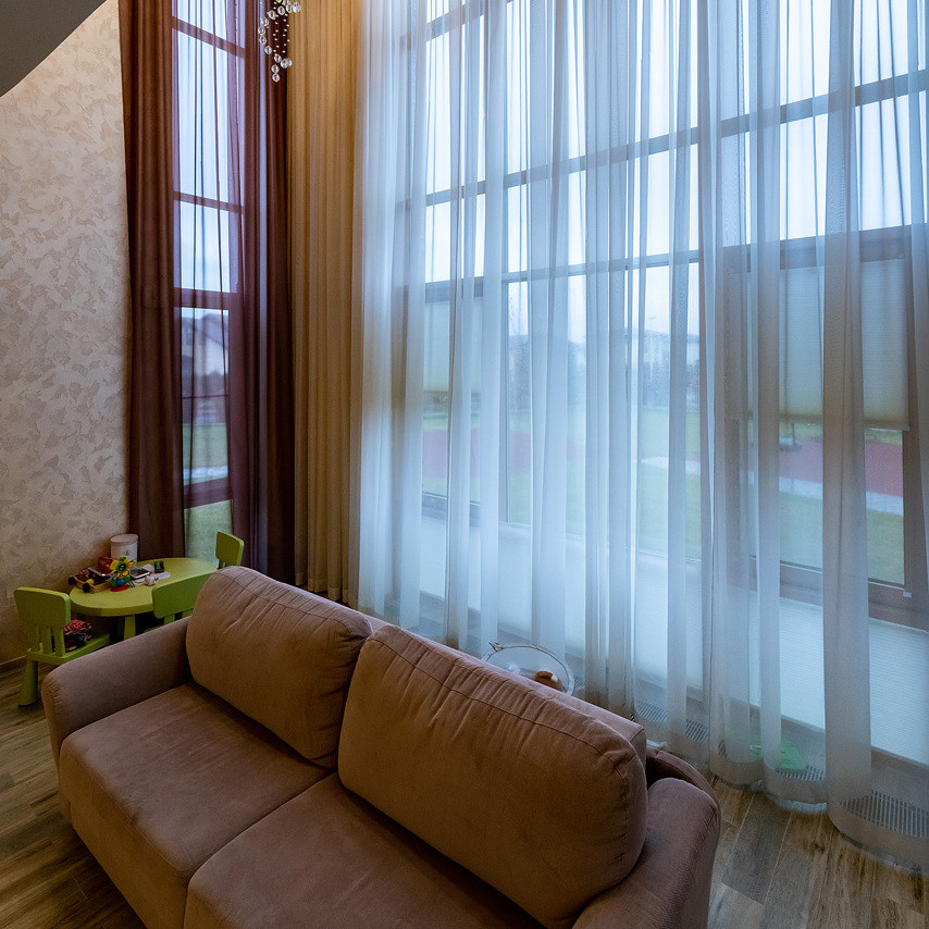 Шторы для загородного дома. Шторы на заказ в СПб. Выезд дизайнера, карнизы, жалюзи и рулонные шторы