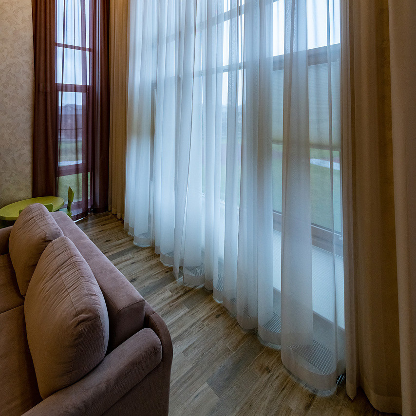 Шторы для загородного дома. Шторы на заказ в СПб. Выезд дизайнера, карнизы, жалюзи и рулонные шторы