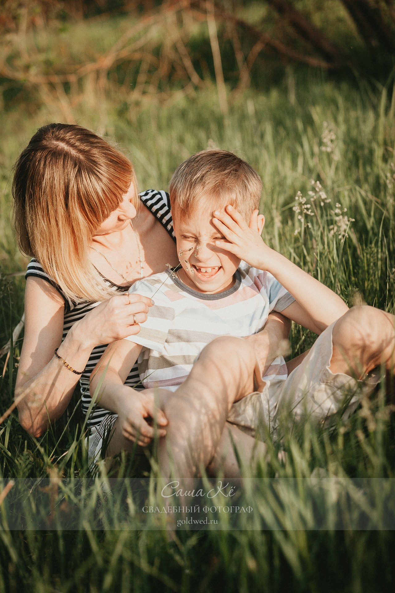 Прогулочная фотосессия в Заельцовском парке - семейная съемка с нежностью и эмоциями