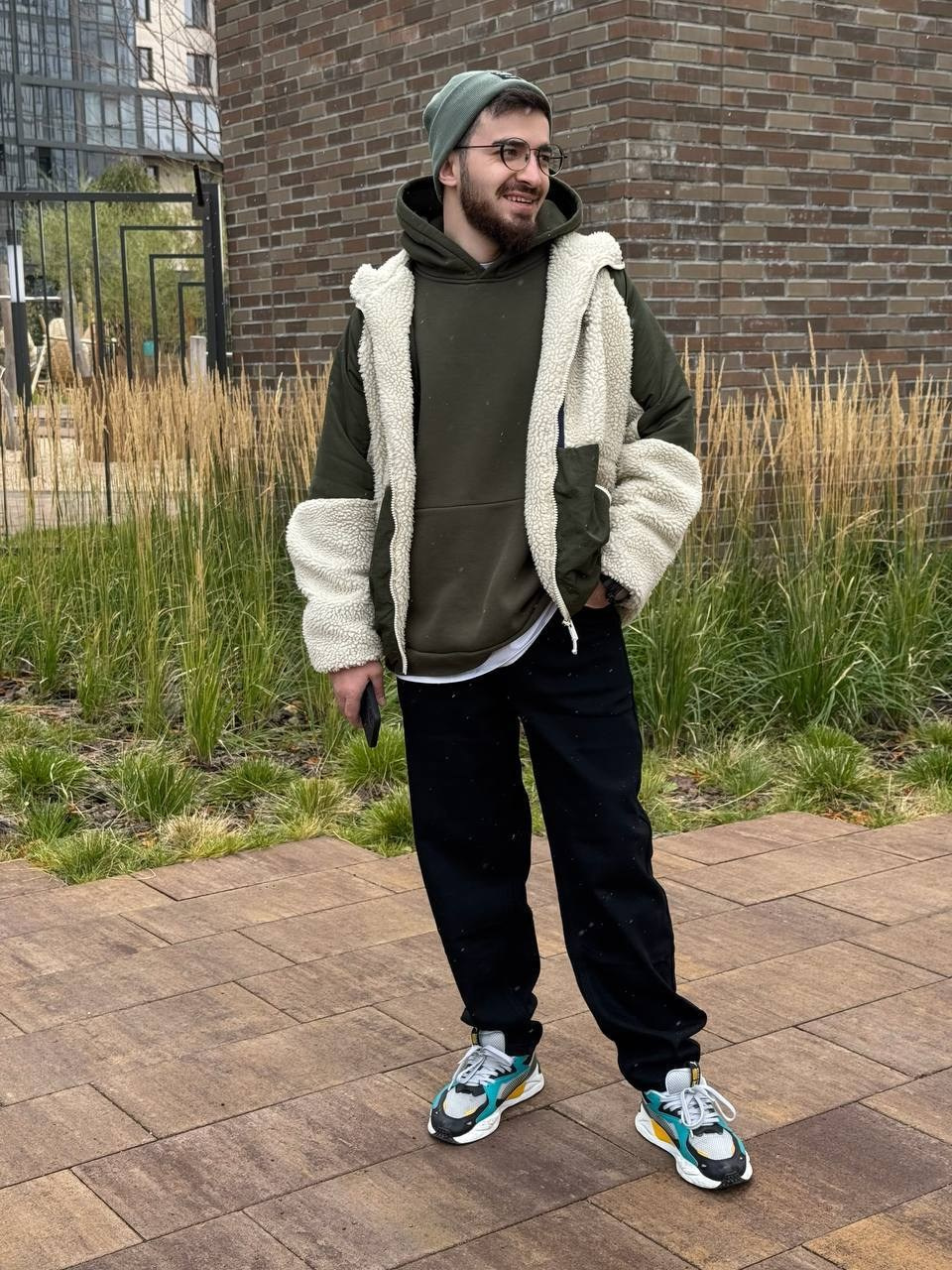 Акбер Ш. LUNAPRO Дом стильных, сборных и индивидуальных съемок для брендов