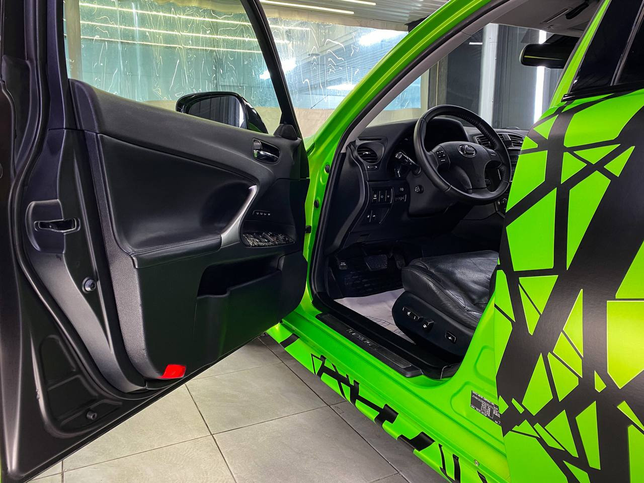 Винилография на Lexus IS 250. Студия дизайна и оклейки авто Barmaley Design